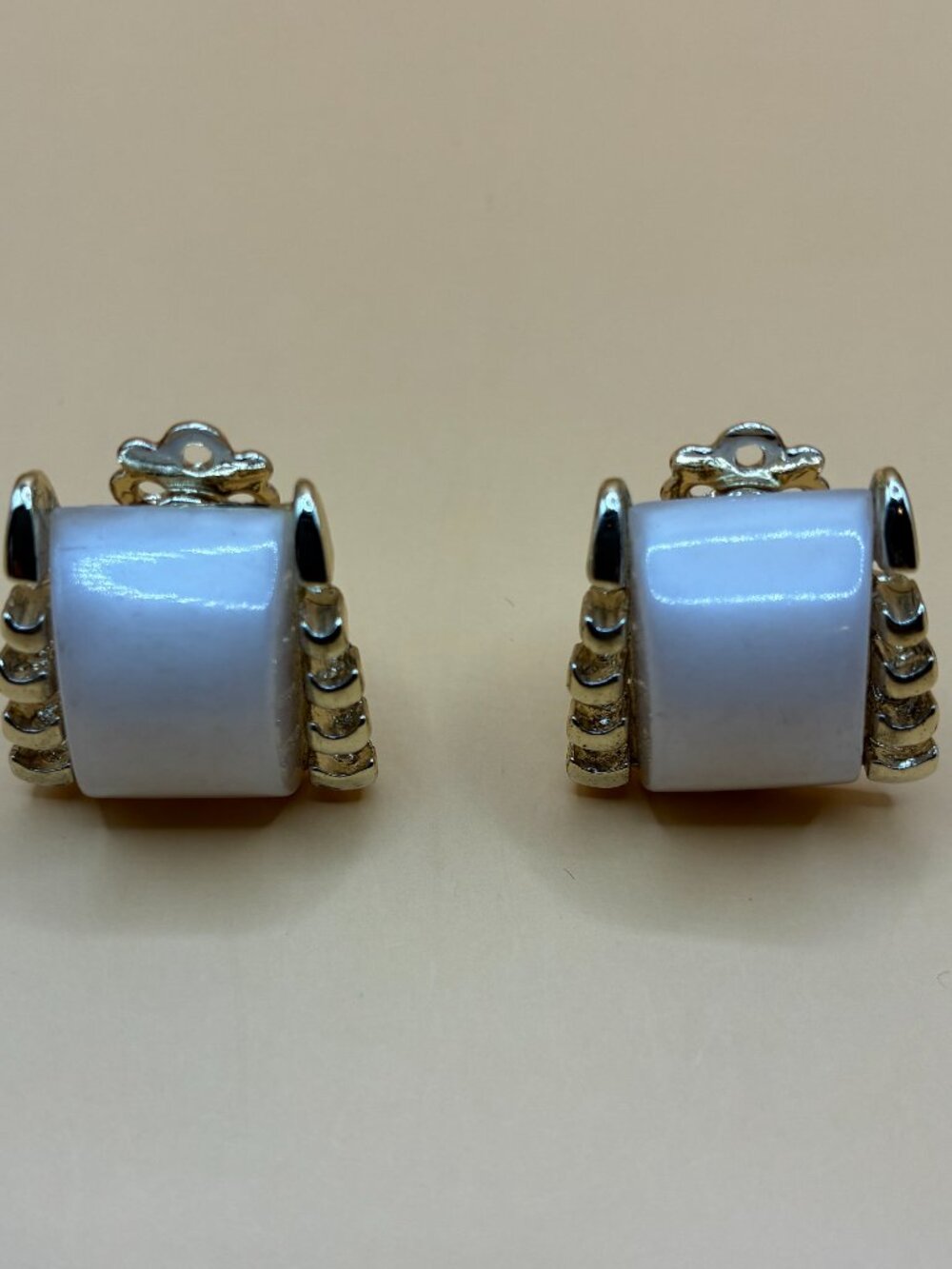 Vintage 80s Milk White Lucite Ribbed Silver Statement Clip On Earrings